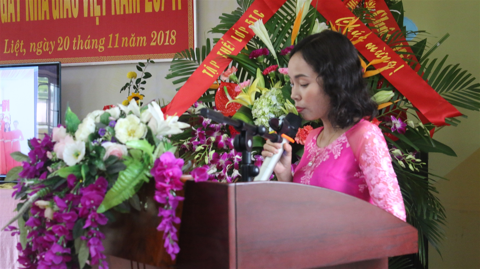 Cô giáo Nguyễn Thị Thúy - Hiệu trưởng ôn lại ý nghĩa ngày nhà giáo Việt Nam